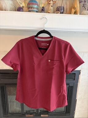 Fabletics Women's Short Sleeve V-Neck Top in Maroon